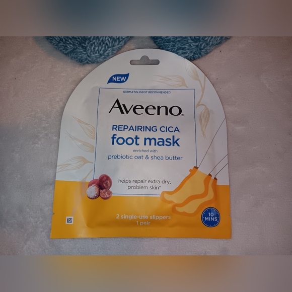 Slipper Socks and Aveeno Foot Mask Pre-owned - Picture 2 of 8